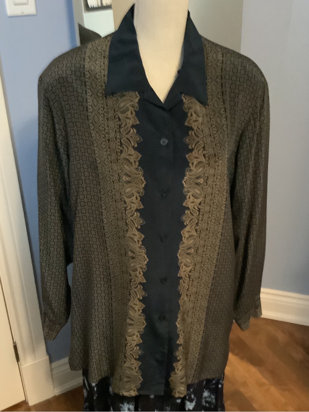 Elizabeth Women's Patterned Blouse in Silk Like New